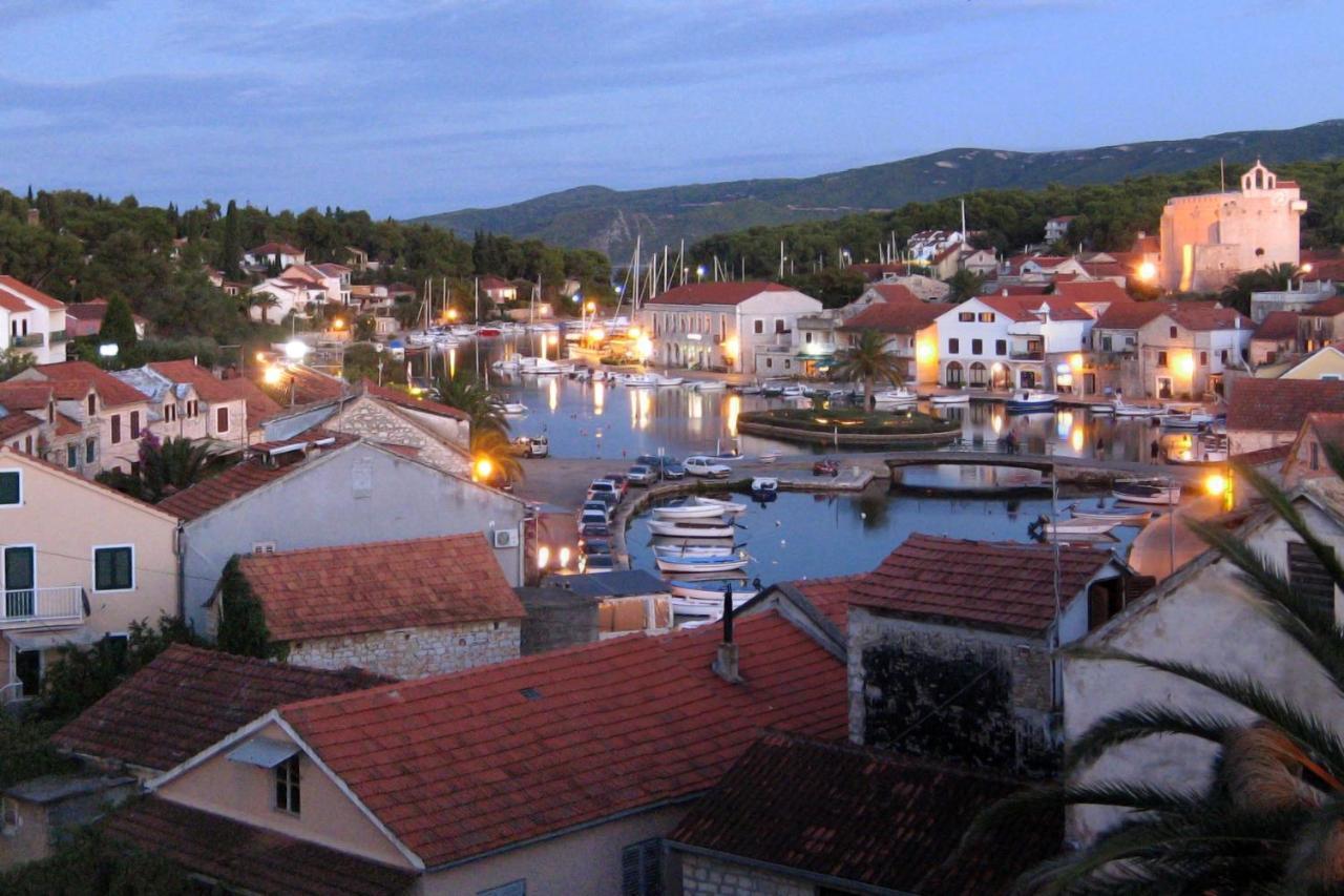 Apartments By The Sea Vrboska Exterior foto